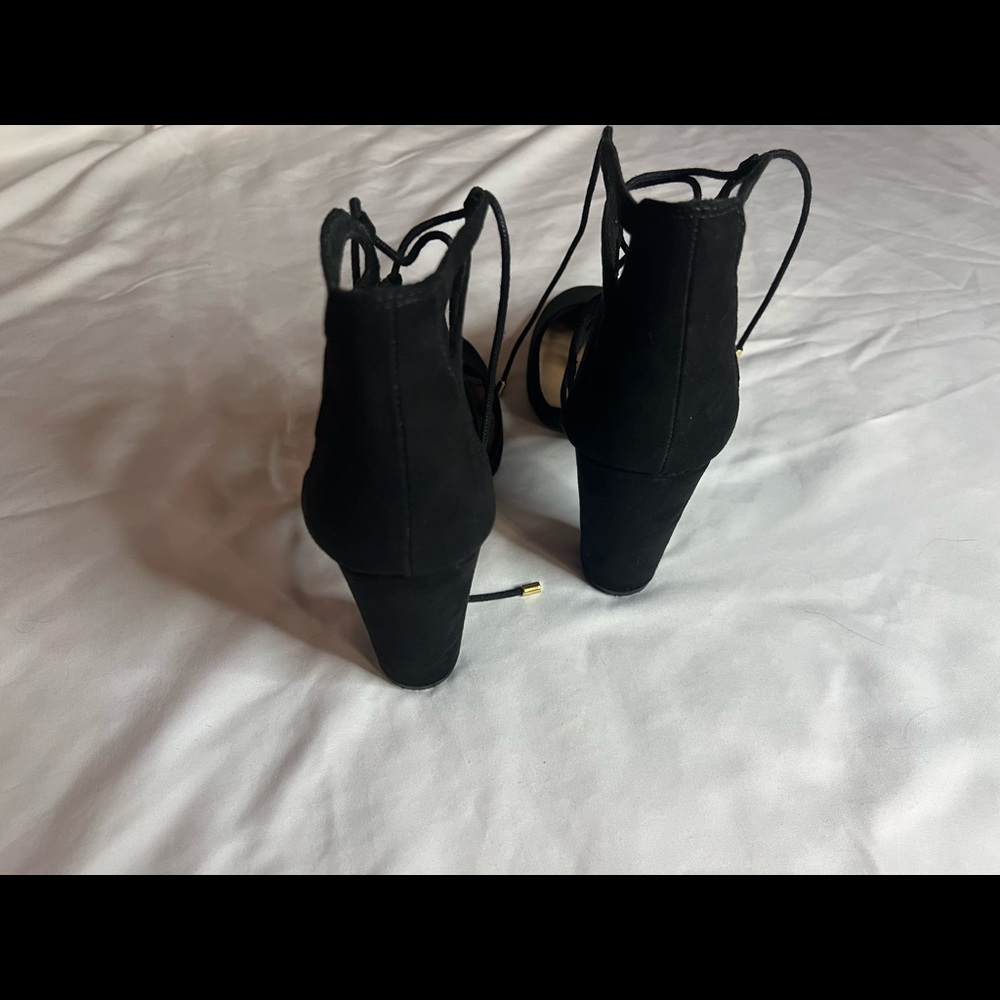 Black Strapy Heels! - image 5